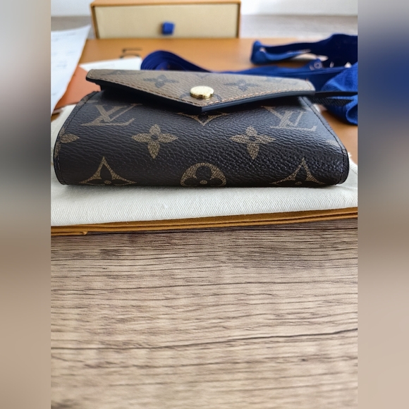 Louis Vuitton Monogram Victorine Wallet - Picture 5 of 12